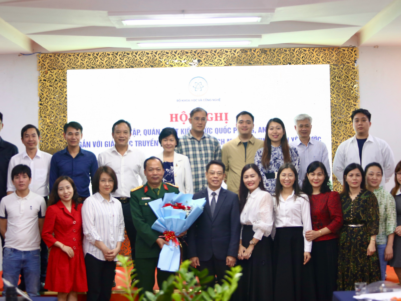 Gắn Giáo Dục Quốc Phòng, An Ninh Với Giáo Dục Truyền Thống Cách Mạng Trong Ngành Kh&Cn