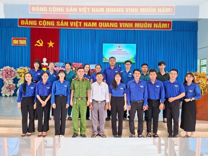 Xã Vĩnh Trạch Ra Quân Hỗ Trợ Vận Hành Mô Hình Chính Quyền Địa Phương 2 Cấp Và Cung Cấp Dịch Vụ Công Trực Tuyến Tại Cơ Sở